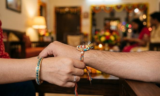 rakhi tying brother sister moment