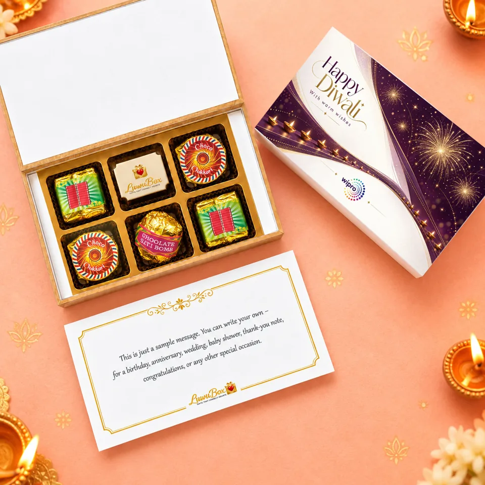 LuwuBox gift with 5 crackers + 1 printed chocolate, branded packaging and a message card